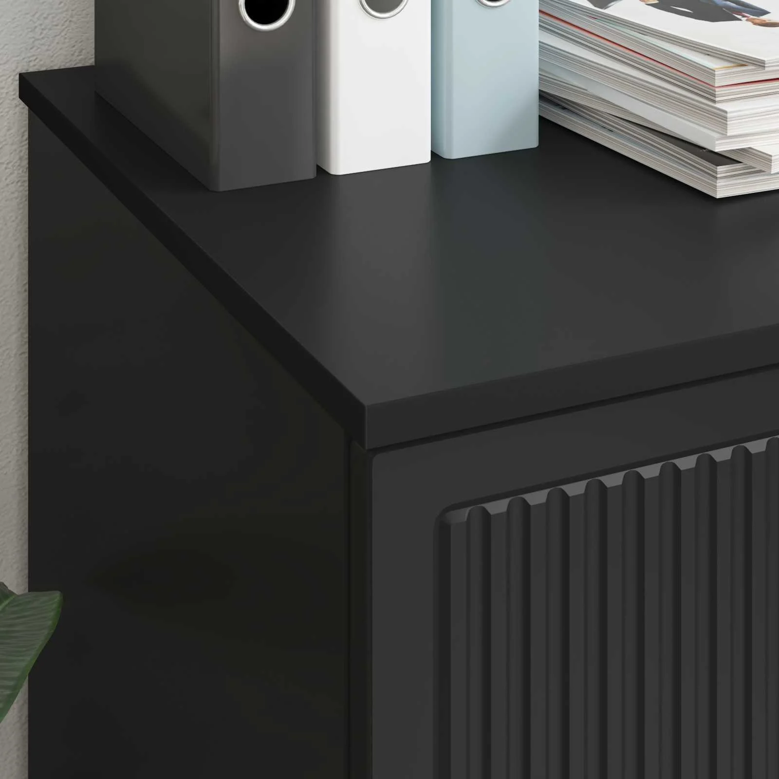 Bureau 142,5 x 50 x 75 cm noir bois d'ingénierie – vue en situation