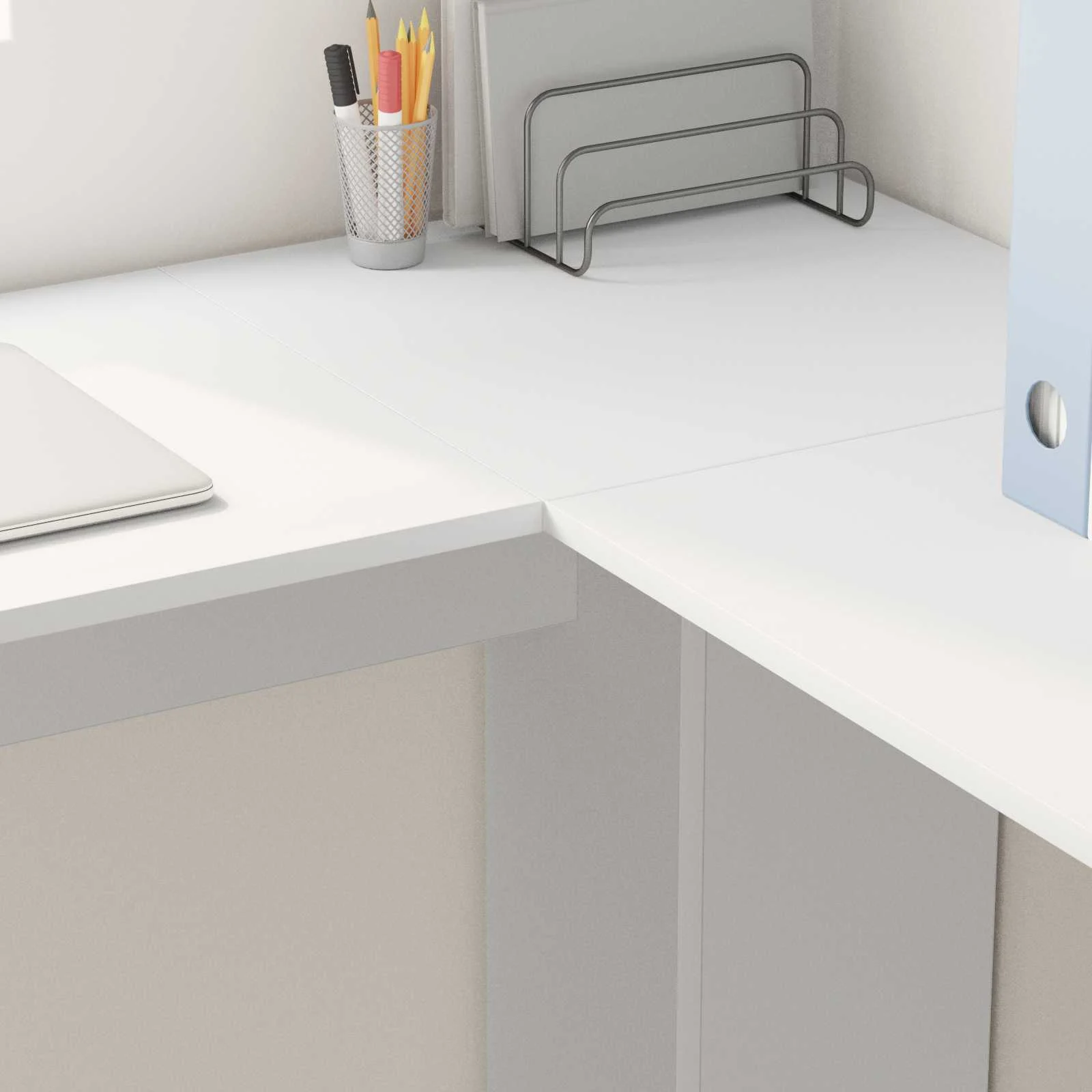 Bureau d'angle 140 x 113,5 x 75 cm blanc bois d'ingénierie – vue en situation