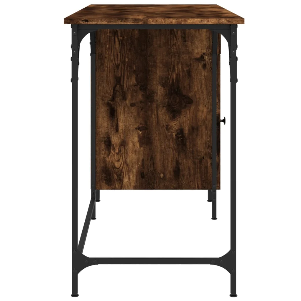 Bureau d'ordinateur 131 x 48 x 75 cm chêne fumé bois d'ingénierie – vue en situation
